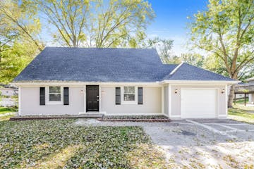 303 E 11TH ST KEARNEY, MO 64060